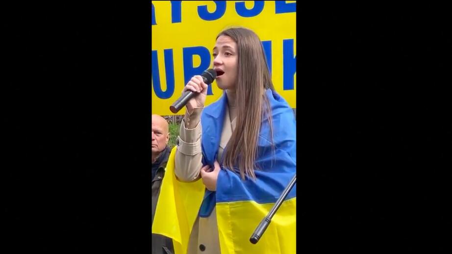Hör Alyona sjunga den ukrainska nationalsången. Video: Lars Ångström/Ryssland ut ur Ukraina.