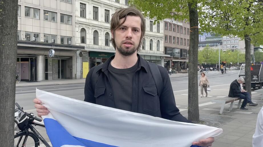 Hör Sergey förklara varför flaggan behövs och varför den ser ut som den gör.