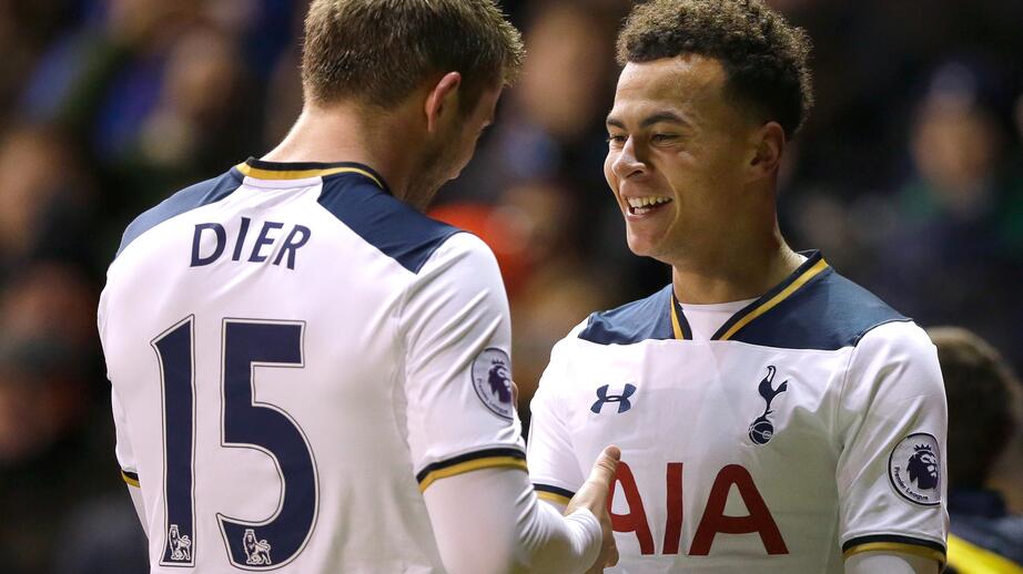 Eric Dier och Dele Alli 4 januari 2017 i Tottenham firar mål.