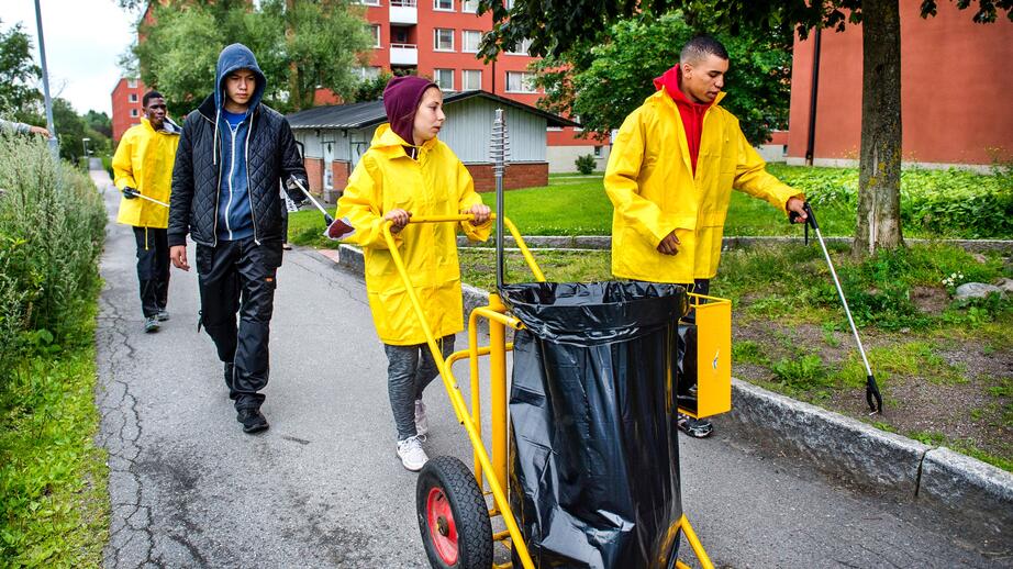 Sommarjobbande ungdomar