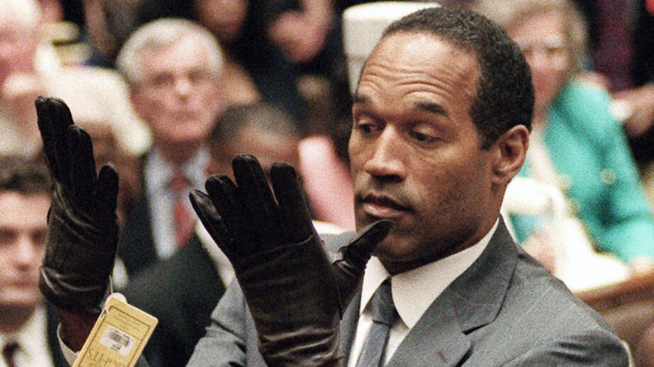 O.J. Simpson anklagades för mord men friades senare efter en uppmärksammad rättegång. 