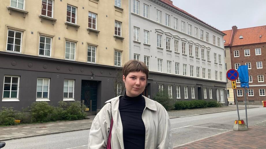Sommar? Saga Samuelsson i ett gråmulet Malmö.