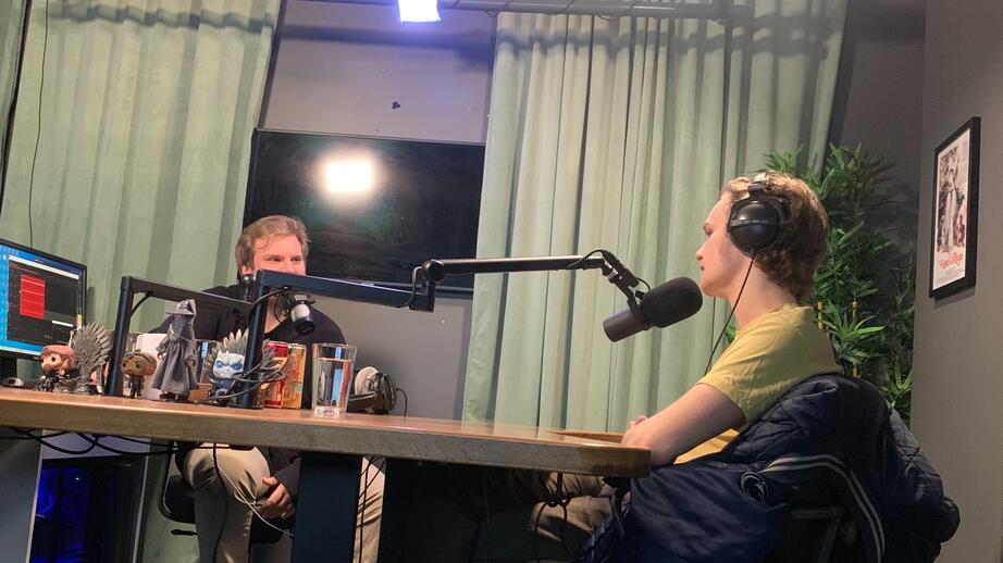Efter intervjun spelade Jesper in ”Ekstedt podd” tillsammans med musikern Petter Ströbaek.
