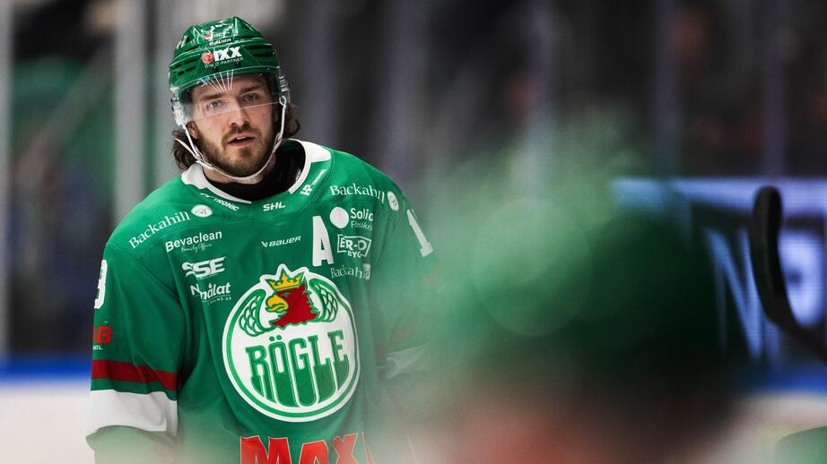 Dennis Everberg fick en klubba i knävecket under gårdagens semifinalmatch. 