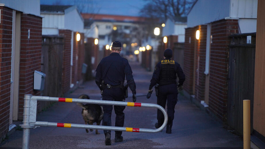 Inatt mördades en tonåring i Norrköping. Polisen i Norrköping letar fortfarande efter gärningspersonen.