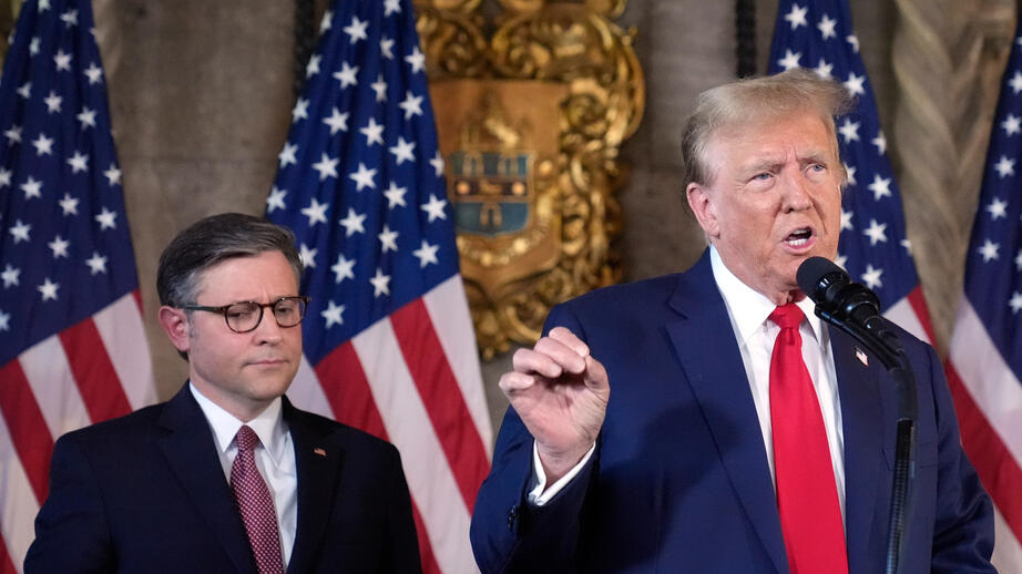 Donald Trump kallade rättegången för en ”bluffrättegång” under presskonferensen i fredags