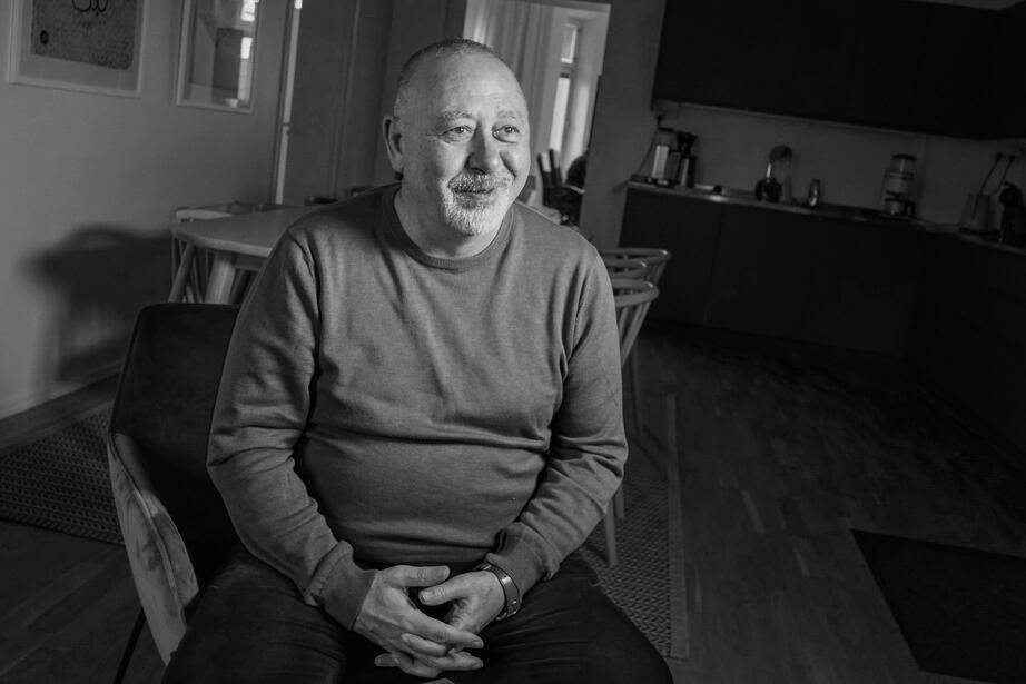 Mahmoud Agha är grundare och chefredaktör på Alkompis.