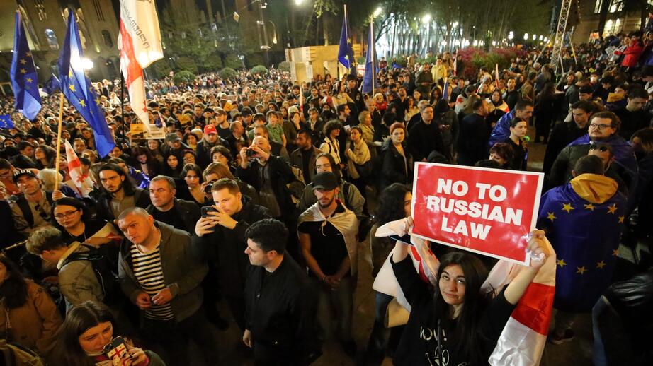 Demonstranter i Tbilisi som vill att Georgien ska gå med i EU.