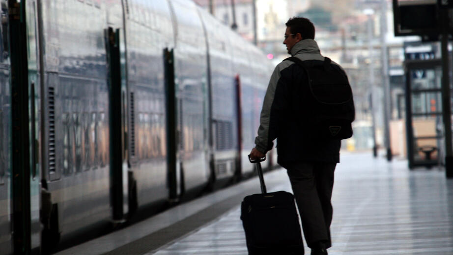 Totalt ska EU dela ut gratisbiljetter till 35 000 europeiska 18-åringar.