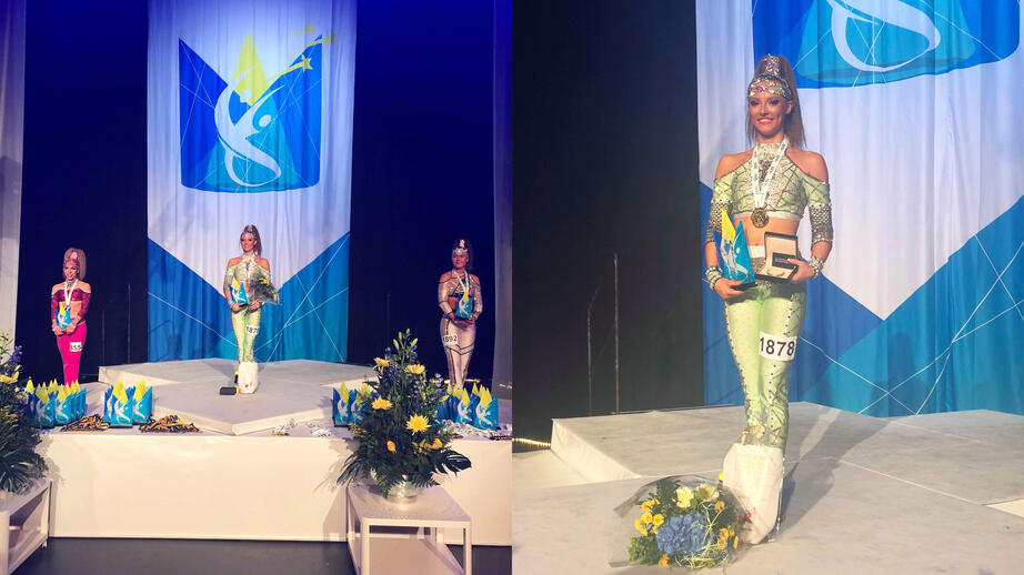 Högst upp på pallen njuter Olivia av den svenska nationalsången.