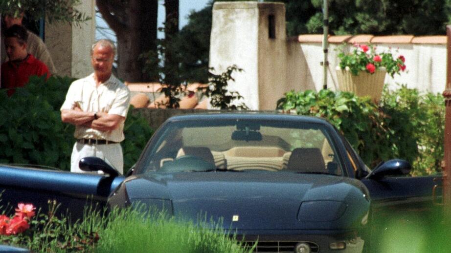 Kungen med en nyinköpt Ferrari 1999.