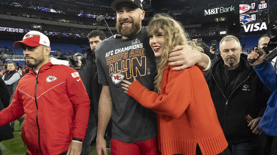 Taylors nya kille spelar för Kansas City Chiefs. 