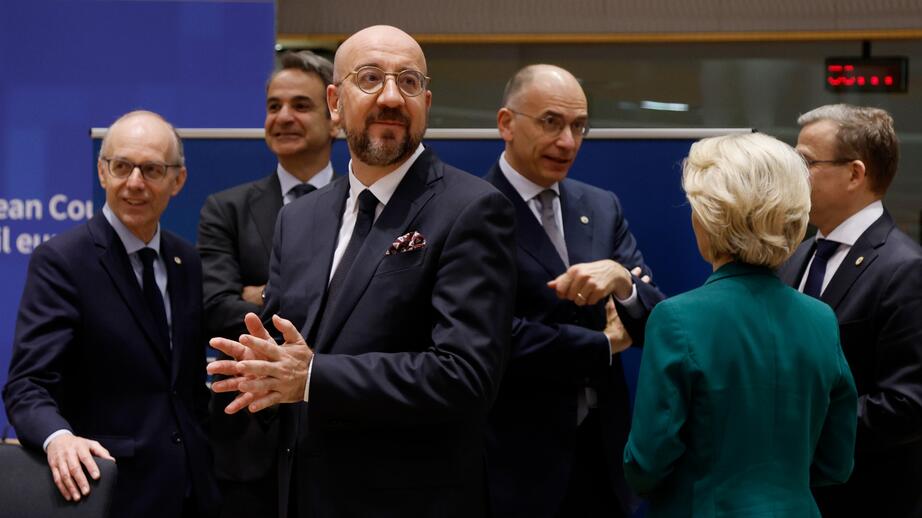 Charles Michel, ordförande i Europeiska rådet, i mitten. 