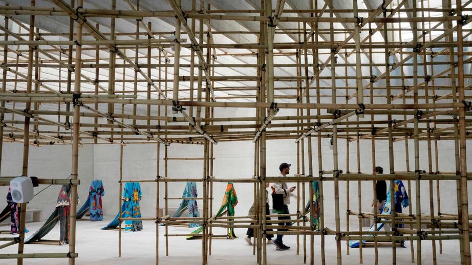 Lap-See Lams installation The Altersea Opera på Venedigbiennalen.