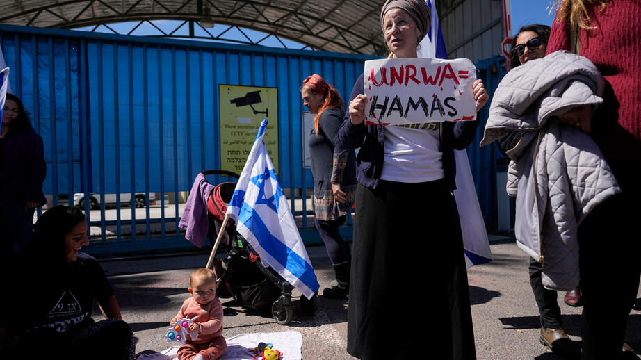 Israeler protesterar mot FN-organet Unrwa i mars.