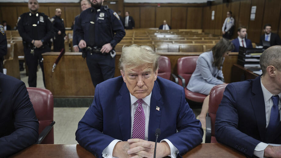 Republikanernas sannolika presidentkandidat, expresident Donald Trump, i rättssalen i New York i fredags.