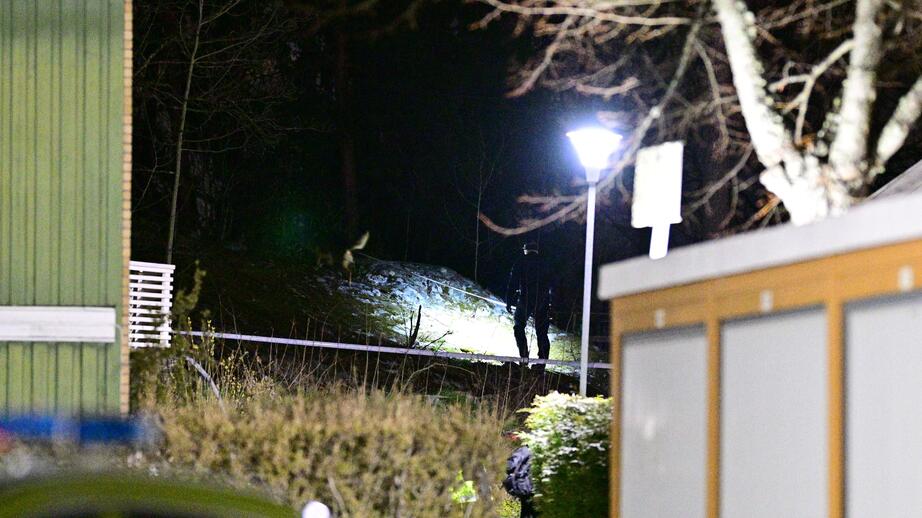 Polisen under natten till onsdagen i västra Södertälje. 