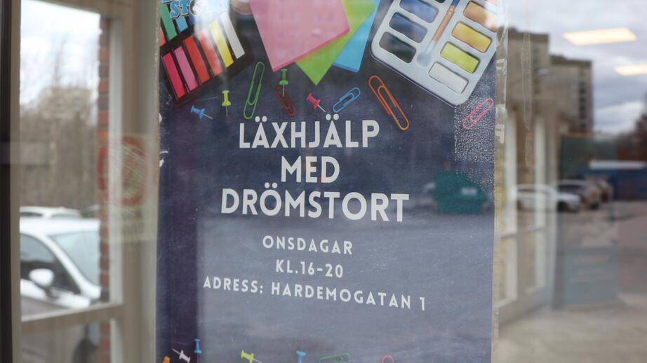 På onsdagar är det läxhjälp med Drömstort i Rågsved och alla är välkomna. 