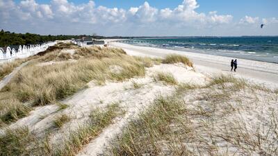 FÖRSTA VALLTAGET FALSTERBONÄSET - OMTALAT SKYDD MOT HAVET BÖRJAR BYGGAS. Foto: Johan Nilsson/TT