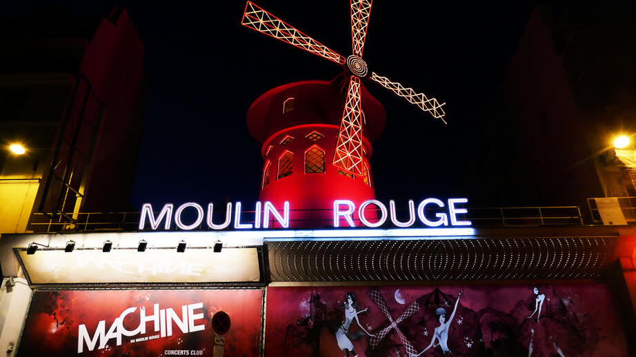 Moulin Rouge (på franska ”röd kvarn”) är en klassisk kabaréscen i Frankrikes huvudstad Paris.