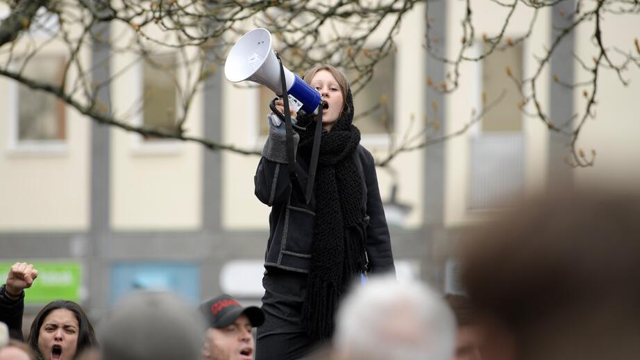 I helgen anordnades en manifestation på Gubbängstorget mot attacken. 