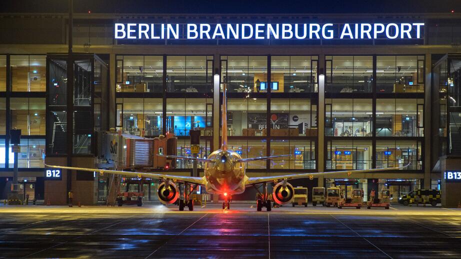 Esther landade på Berlins flygplats.
