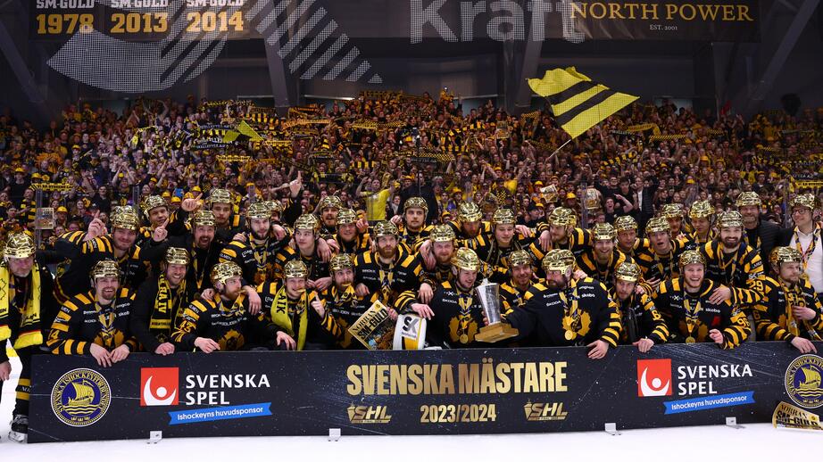 Skellefteå poserar framför hemmaklacken