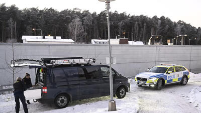 Polis på brottsplatsen 8 januari. . Foto: Jessica Gow/TT