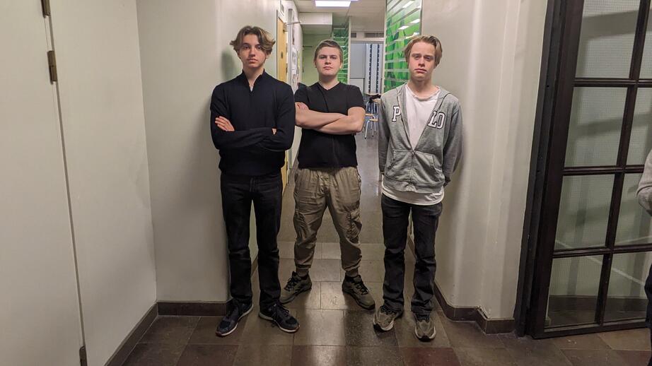 Linus Rosenholm, Zeke Hallgren Lönn och Simon Gunnerbeck Anell går i nionde klass på Enskilda Gymnasiet.