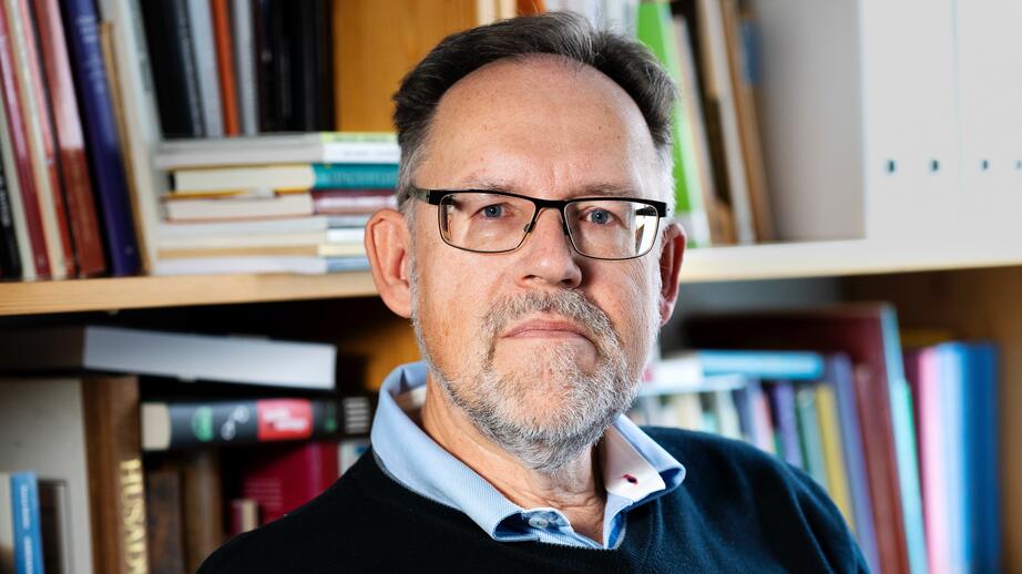 Hans Landqvist är professor i svenska vid Göteborgs universitet.