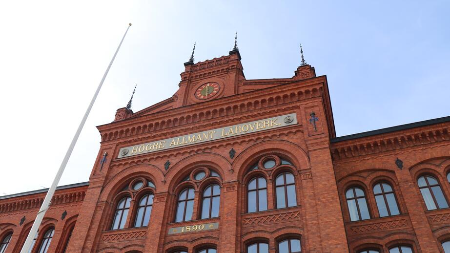 Norra Real är en av Stockholms äldsta gymnasieskolor. 