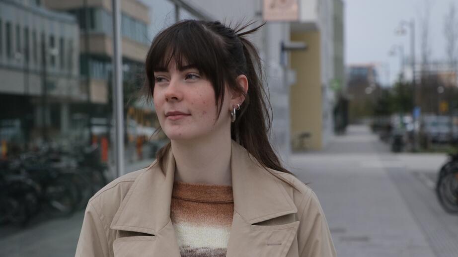 – Jag kan nästan inte spara något, säger studenten Emma, 22.