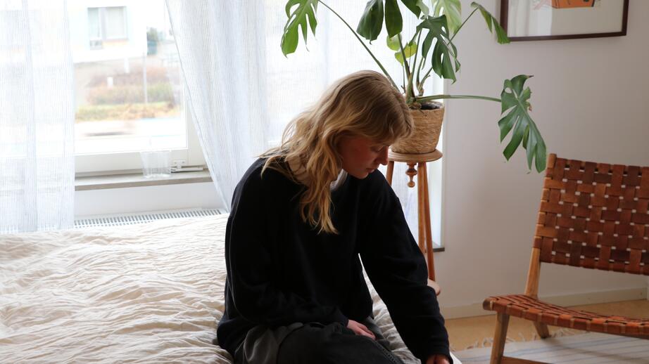 Betty Pexer, 20, fick flytta från sin förra studentlägenhet för att ha råd.