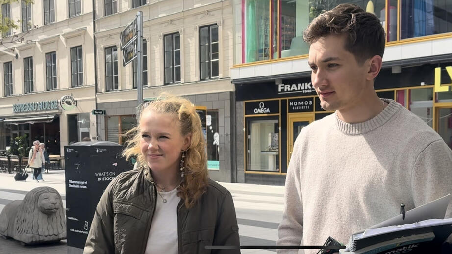Sebastian och Malin har som tradition att kolla