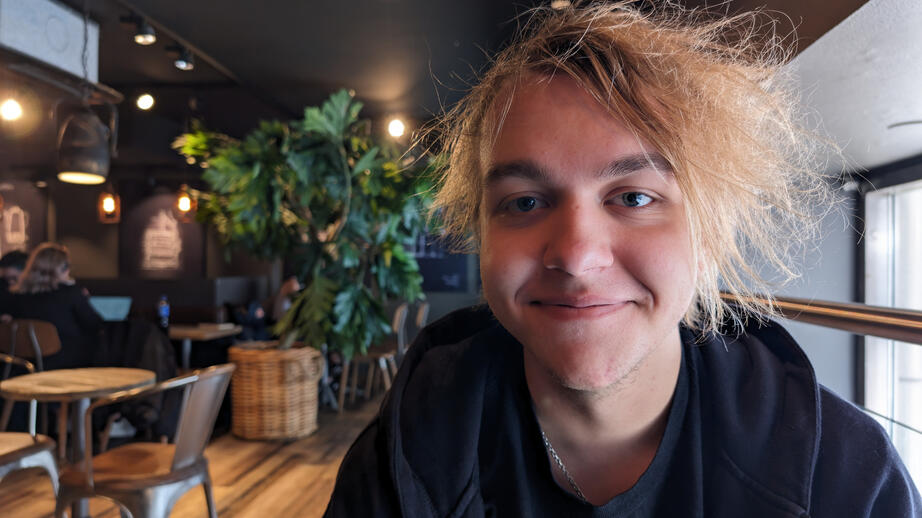 Jay Rohkea har arbetat som stagehand under Eurovision och ska snart bygga scenen när Taylor Swift kommer till Stockholm.
