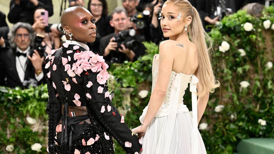 Cynthia Erivo och Ariana Grande på Met-galan.