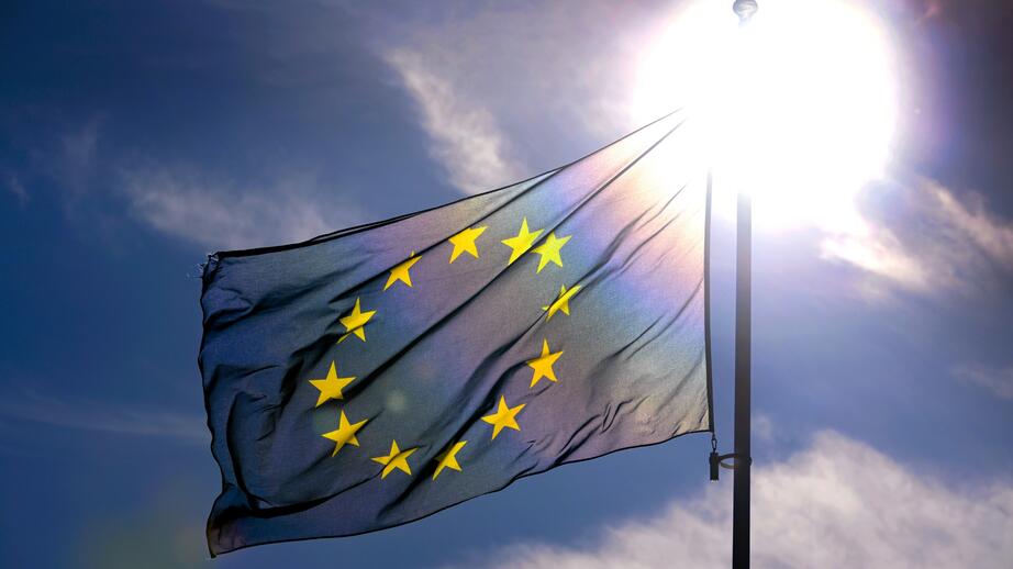 EU-flaggans stjärnor står för enhet, solidaritet och harmoni bland Europas folk.
