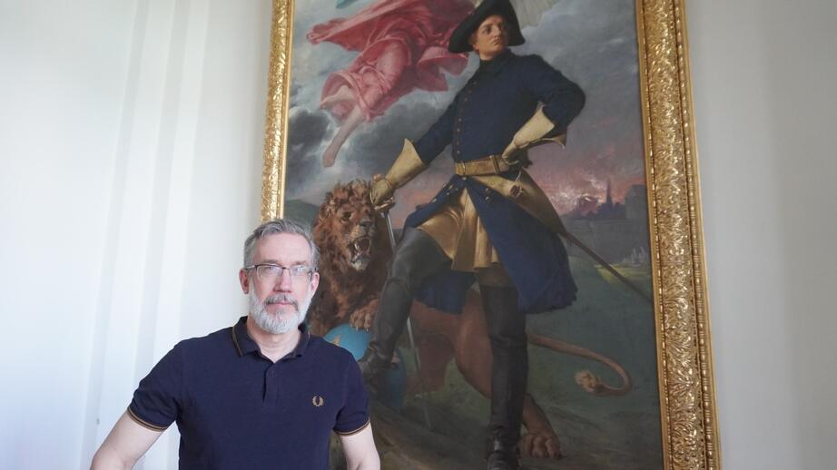 Jonas Lindwall är museiintendent och meme-makare. 