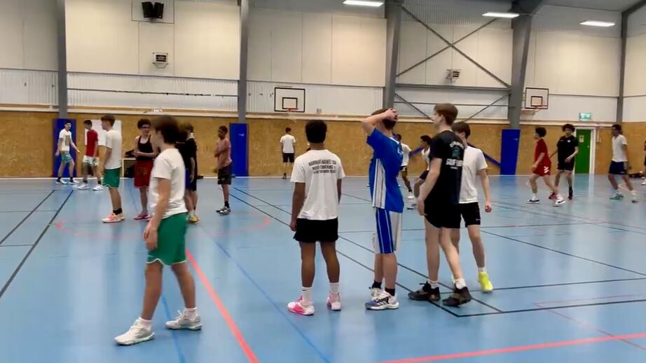 Två lag tränar samtidigt. Foto: Joakim Samuelsson/Hammarby basket.