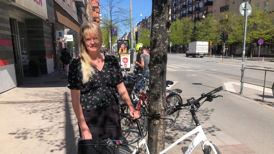 Petra cyklar vanligtvis mellan Hammarbyhöjden och Solna strand.