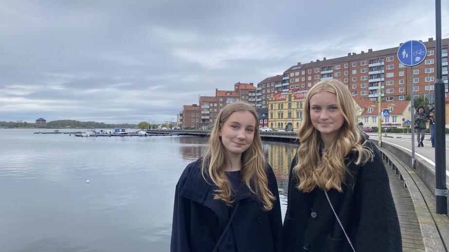 Meja och Maja är oroliga för hur klimatförändringar påverkar Karlskrona. 