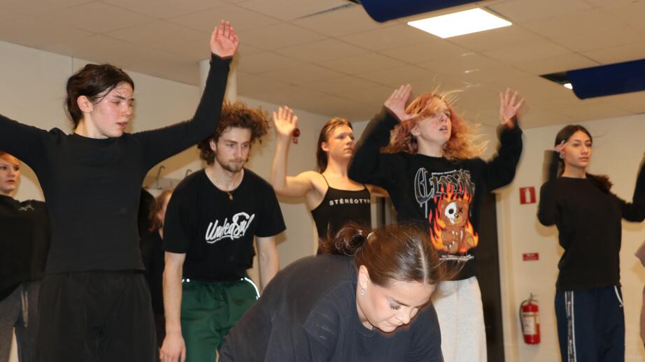 Leo tycker att det hade varit kul om det gick fler killar i hans klass, men han tycker inte att det spelar så stor roll.