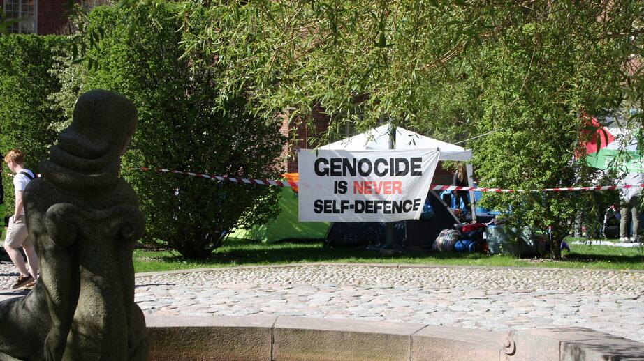 De första demonstranterna anlände vid 05-tiden i morse.