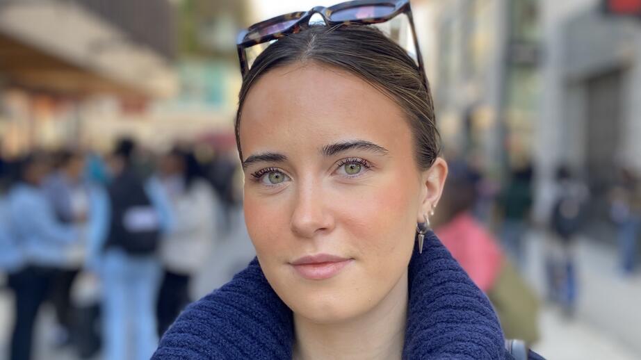 Elin Lundvall jobbar deltid i butik och lägger cirka 5000 kronor på shopping varje månad.