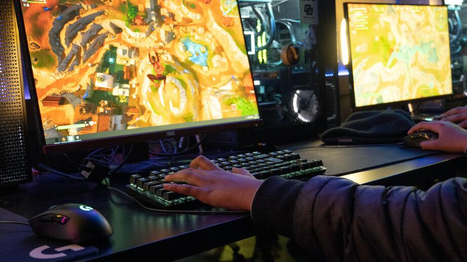 Epic Games onlinespel Fortnite är populärt bland ungdomar över hela världen.