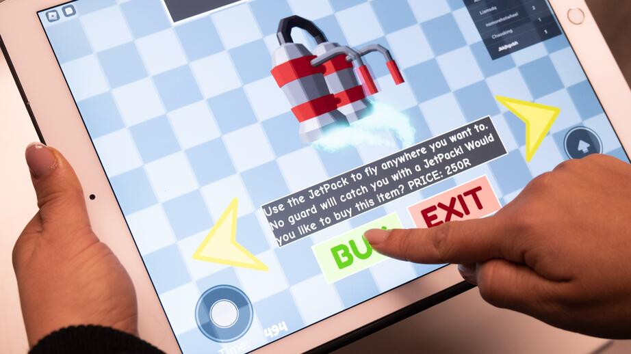 Roblox är ett spel för barn som är gratis att ladda ner, men där extra tillbehör inne i spelet kostar pengar.