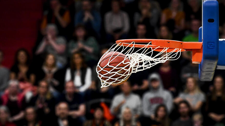 45 000 barn och unga i Sverige är registrerade i en basketförening.