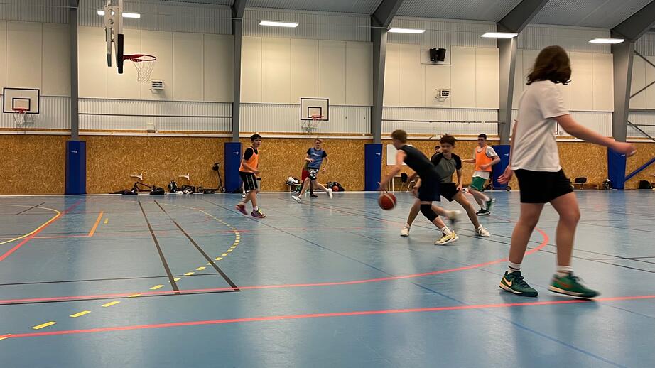 En jämförelsevis lugn eftermiddag i fullbokade Farsta 4.