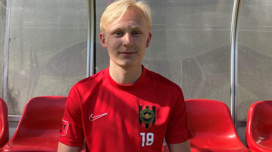 Alfons Lohake har högre tröjnummer än ålder. 