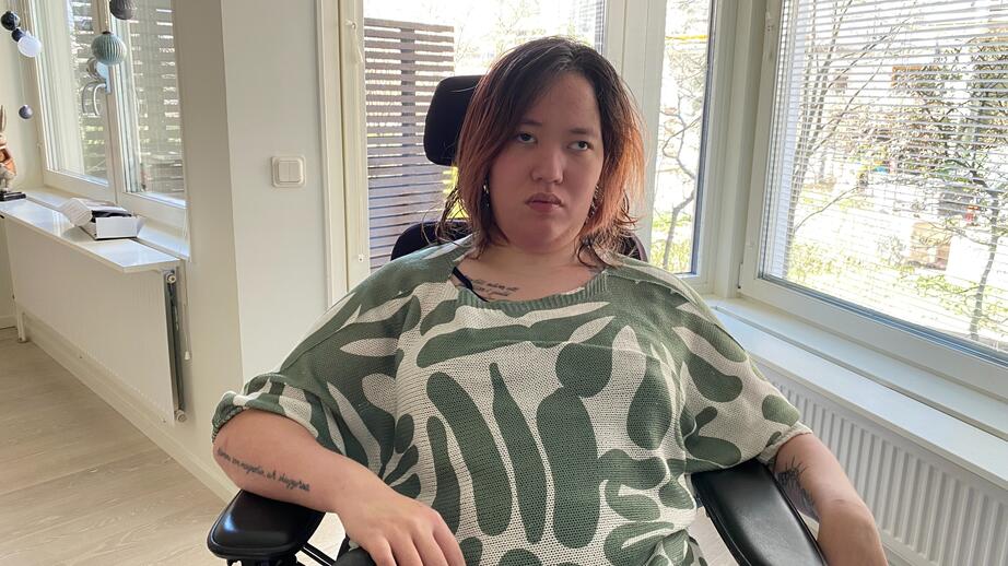 Maya Hultman porträtterar gärna marginaliserade människor i sitt konstnärskap. Hon hämtar inspiration från sitt eget liv men även genom andras berättelser.